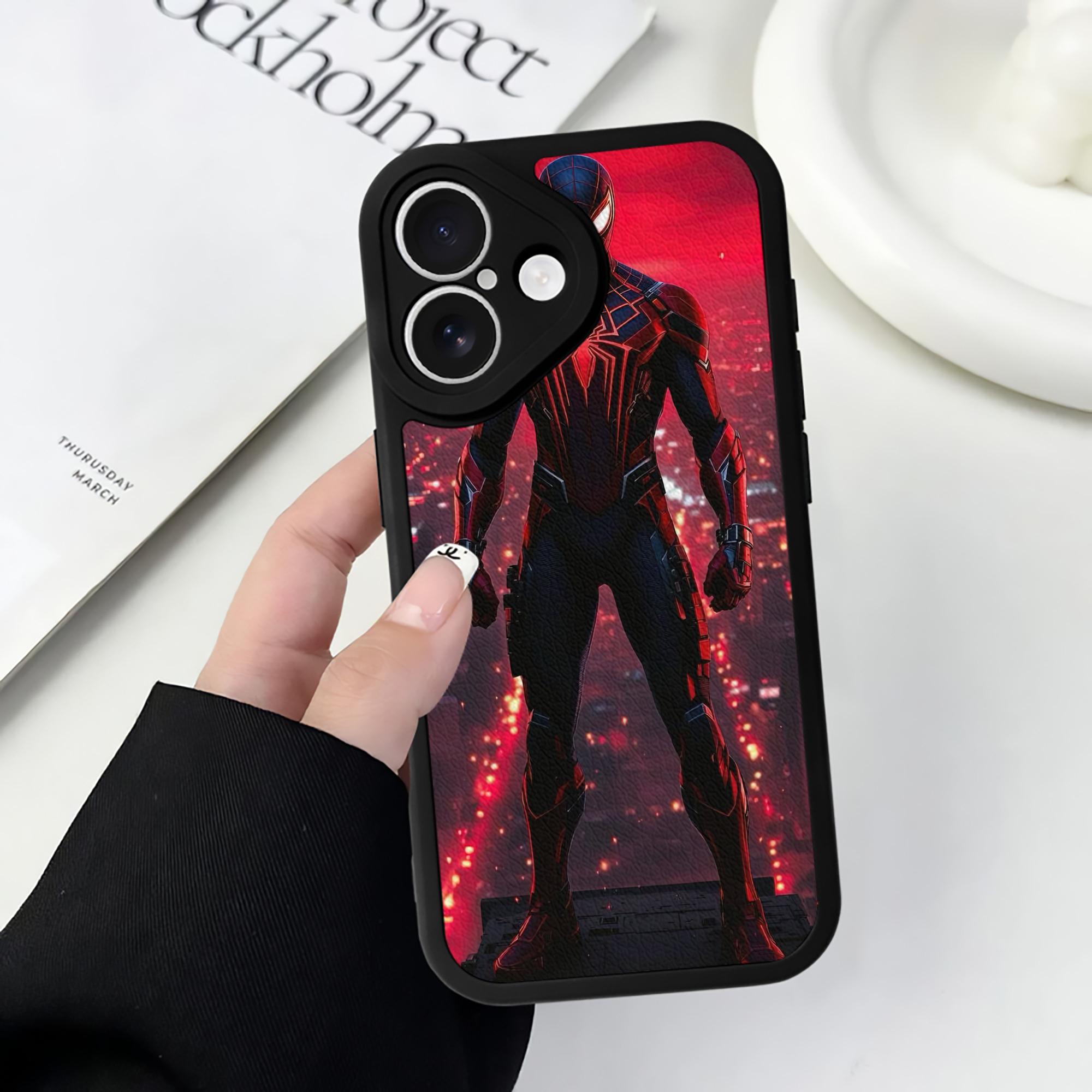（画像用） Spider Man スパイダーマン 【iPhone 16シリーズ対応】シリコンスマホケース（レザー調） 材質：シリコン